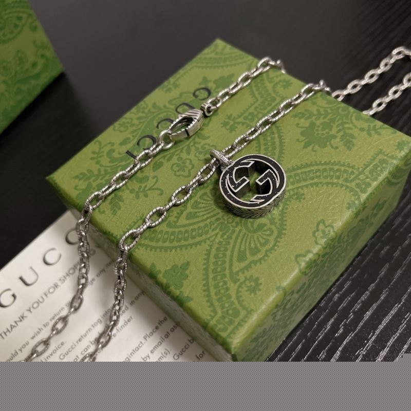 G*u*i necklaces